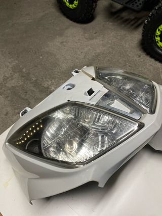 Frontal y Faro SYM JOYMAX 300