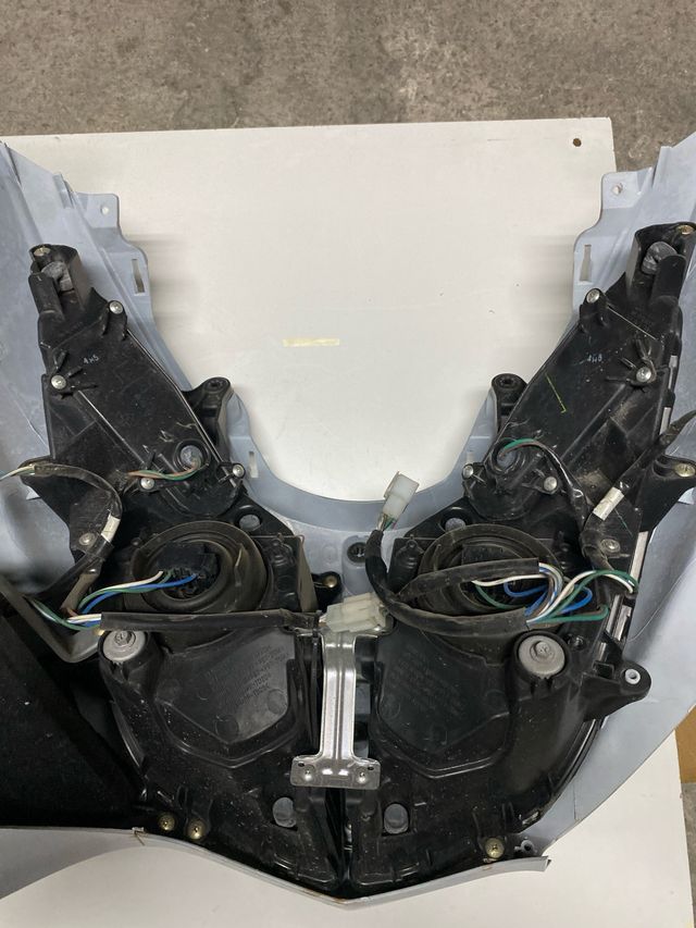 Frontal y Faro SYM JOYMAX 300