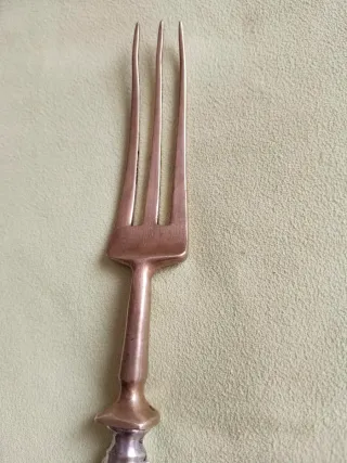 Trinchador antiguo metal dorado y plateado