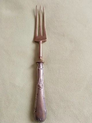Trinchador antiguo metal dorado y plateado