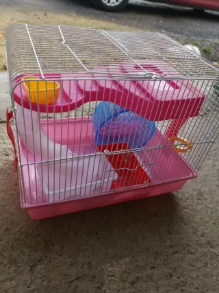 Jaula para hámster rosa y plateada