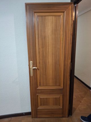 Puerta de madera interior