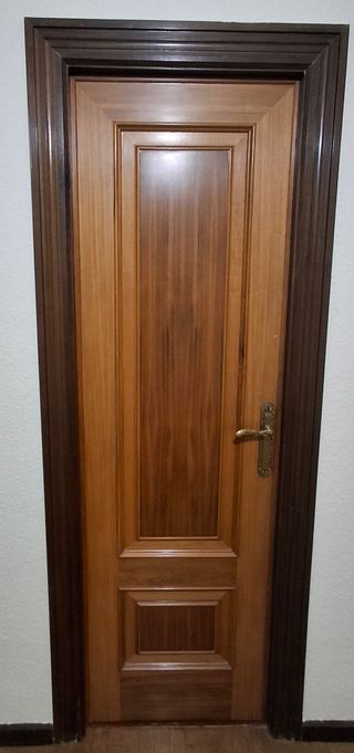 Puerta de madera interior