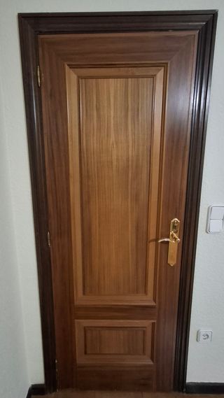Puerta de madera interior