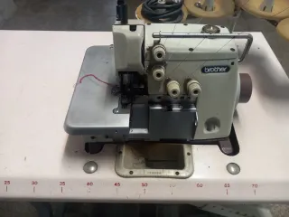 Máquina Overlock Brother