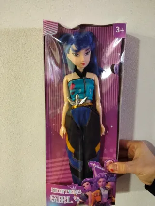 Muñeca Hunter's Girl K-Pop con accesorios de armas
