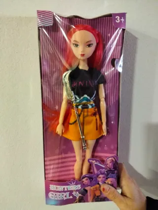 Muñeca Hunter's Girl K-Pop con accesorios de armas