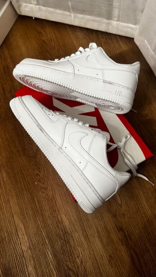 Nike Air Force 1 '07 clasicas.