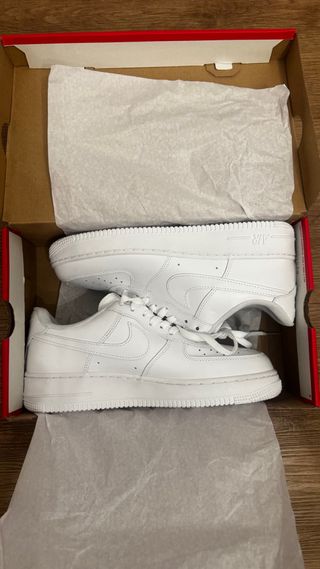 Nike Air Force 1 '07 clasicas.