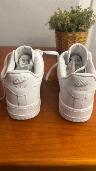 Nike Air Force 1 '07 clasicas.