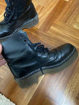 Botas negras de piel