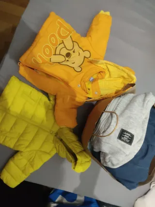 Vendo una bolsa de Ropade bebé 2 chaquetas