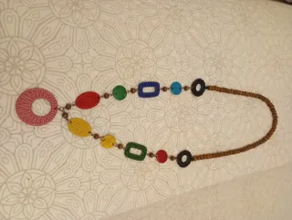 COLLAR MADERA Y ABALORIOS