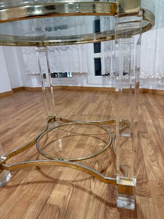 Mesa de comedor redonda de cristal y metal