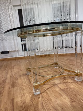 Mesa de comedor redonda de cristal y metal