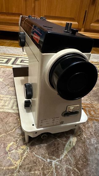 Máquina de coser Alfa Zig-Zag clásica