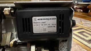 Máquina de coser Alfa Zig-Zag clásica