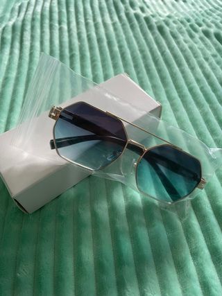 Gafas de sol octogonales doradas y degradado