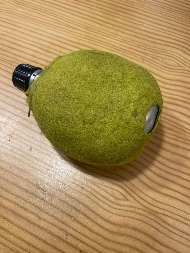 Cantimplora vintage verde para nostálgicos