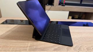 iPad Pro 11 2018 64GB Negro + Magic Keyboard