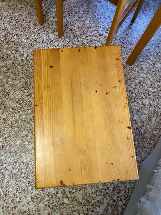 Mesita de noche de pino robusta