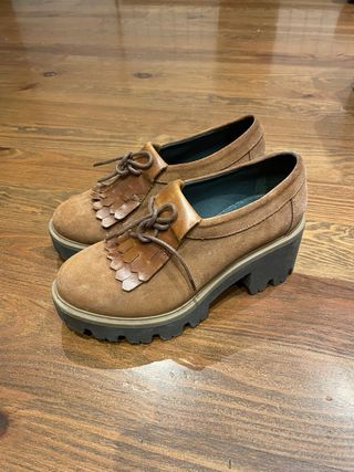 Zapatos Claudia Marrones