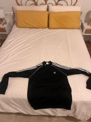 Sudadera Adidas Negra con Rayas Blancas
