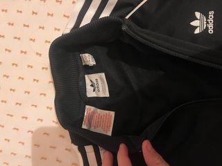 Sudadera Adidas Negra con Rayas Blancas