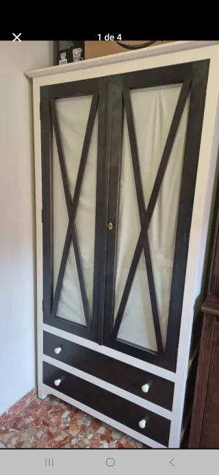 Armario madera blanco y verde con puertas