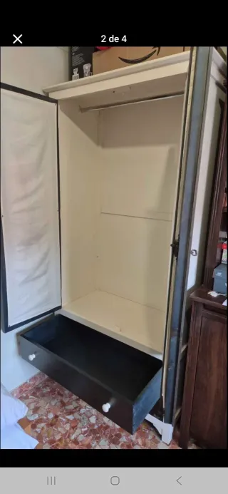 Armario madera blanco y verde con puertas