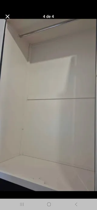 Armario madera blanco y verde con puertas