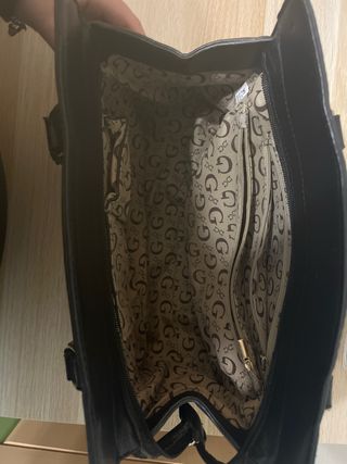 Bolso Guess Negro Mediano