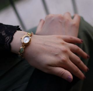 Orologio donna elegante oro e pietre verdi