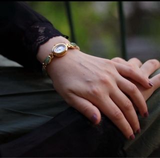 Orologio donna elegante oro e pietre verdi