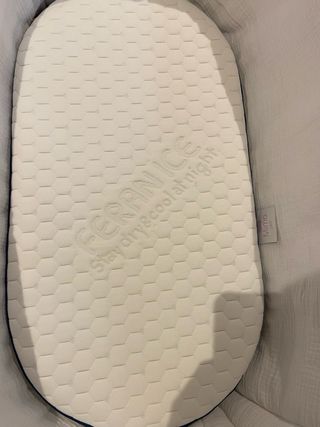 Moisés madera y mimbre con ruedas sin estrenar