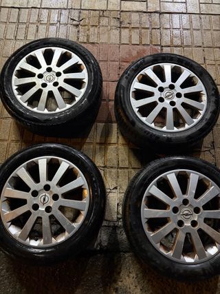 2 Llanta y neumático Opel