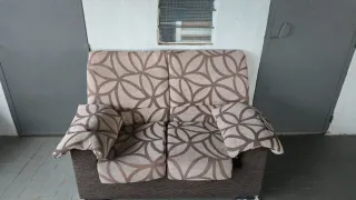 Sofá de 2 plazas con estampado floral