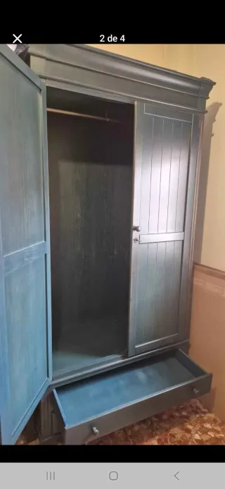 Armario de madera verde con cajones