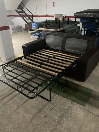 Sofá cama de piel marrón