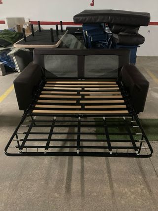 Sofá cama de piel marrón