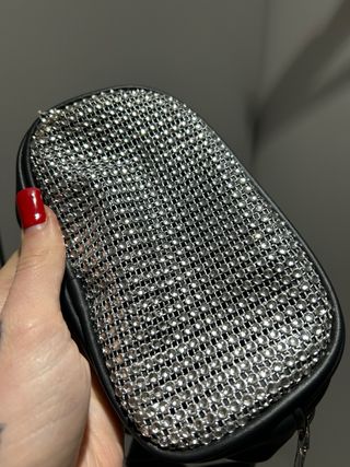 Bolso negro con brillos plateados, fiesta