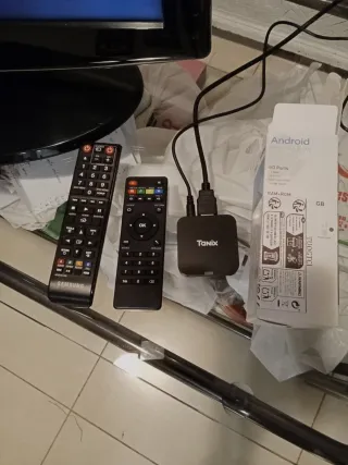 Tele Samsung 23 "con Mini TV Box