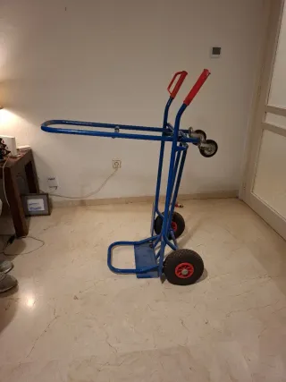 Carretilla convertible en carrito.