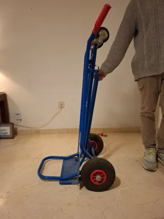 Carretilla convertible en carrito.