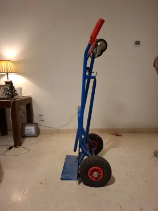 Carretilla convertible en carrito.