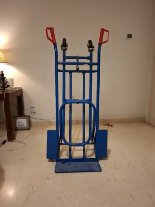 Carretilla convertible en carrito.