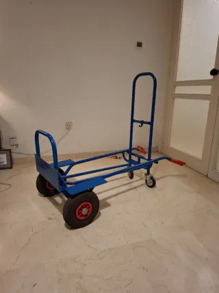 Carretilla convertible en carrito.