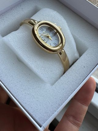 Orologio elegante da donna color oro