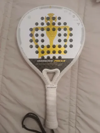 Pala Black Crown Hurricane 3.0 Mujer