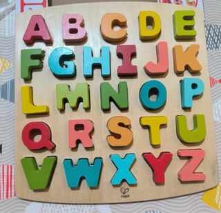 Juego de letras de madera Hape
